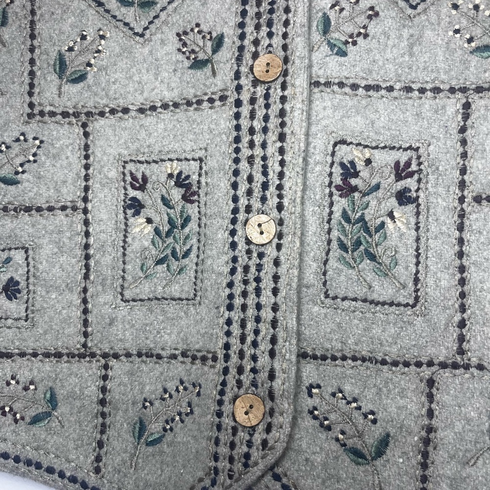 Grandmacore Vintage Vest Wool Blend Gray Embroidered Size Small - Picture 3 of 6